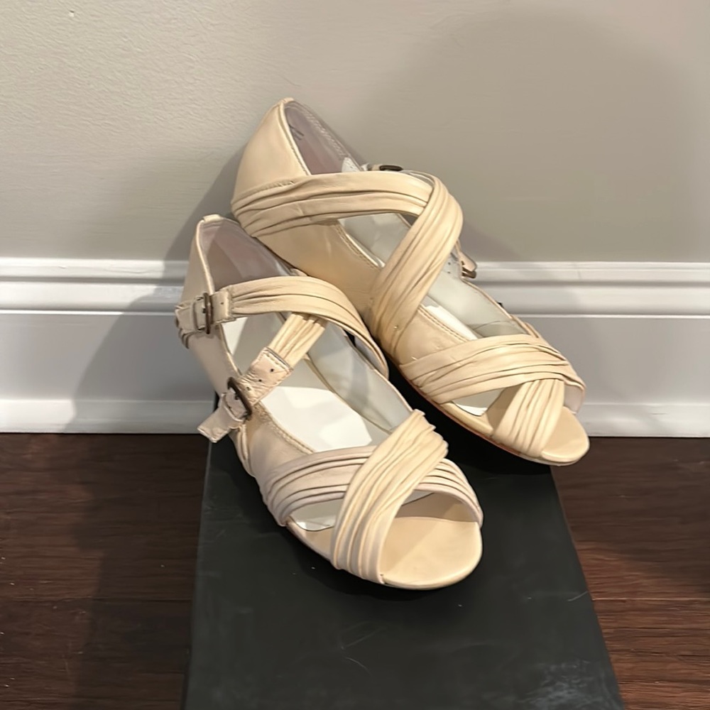 Joe’s Jeans size 9 tan shoes